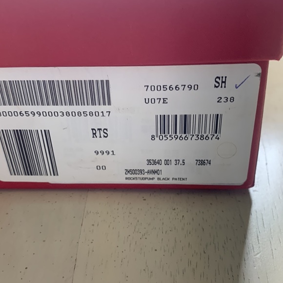 Reposhing my Valentino rock stud pumps. 37.5 - Picture 13 of 13